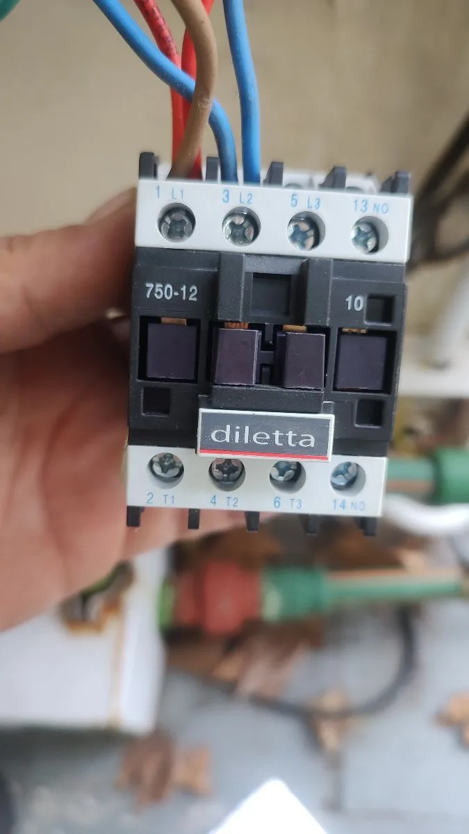 Frio service/ gas matriculado y electricidad de excelencia ( cambios de fase,ási 11