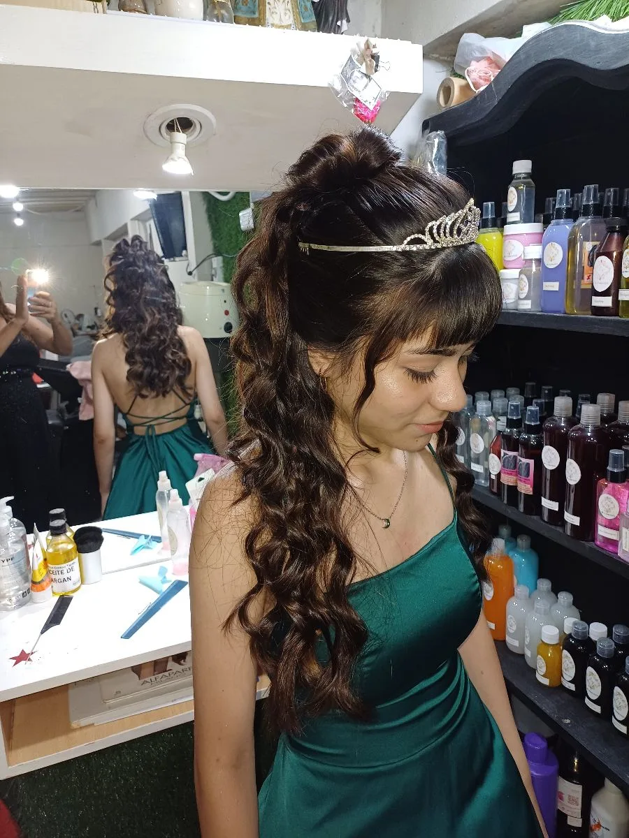LY estilista / colorista / profesora de peluqueria 4