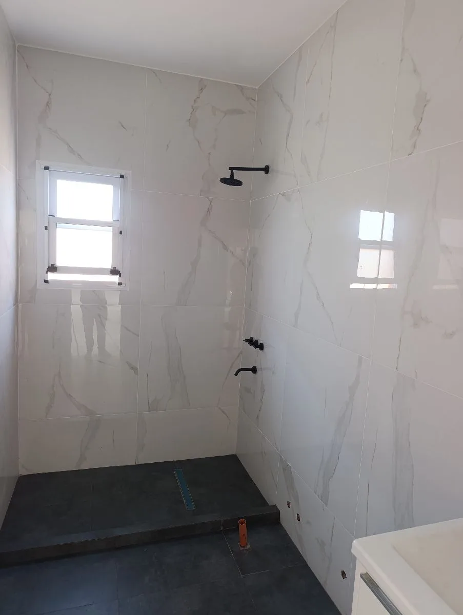 Pintor y Albañil Oficial 10