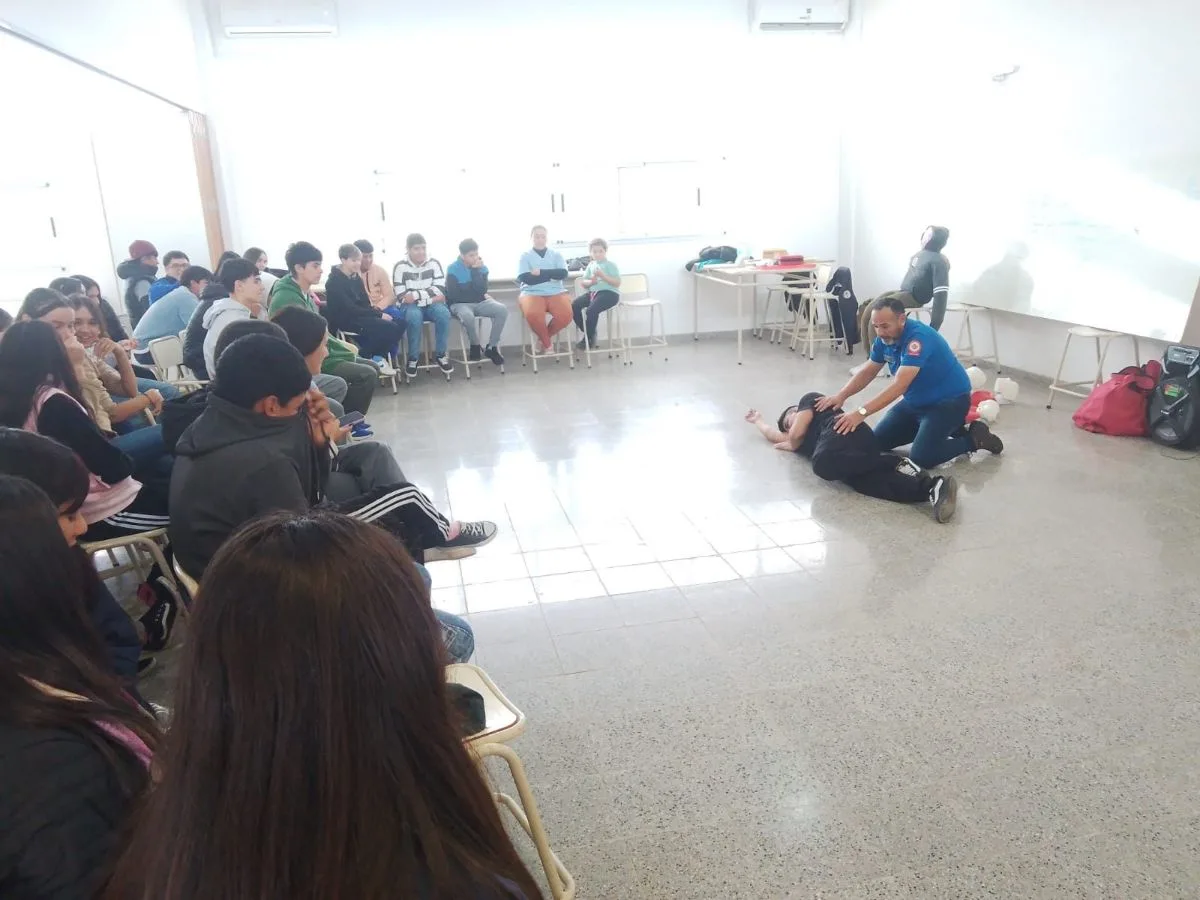 Hermes Emanuel Nieto - PMédico-Instructor PS, RCP y DEA- Formador de BRIGADAS DE EMERGENCIAS 6