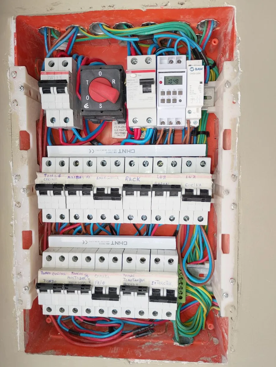 Electricista Adrián 12