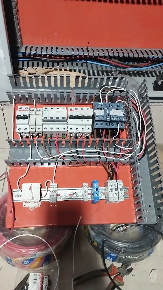 Julián Acevedo - ADS Soluciones Eléctricas⚡ 10