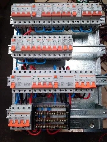 Gabriel electricista 4