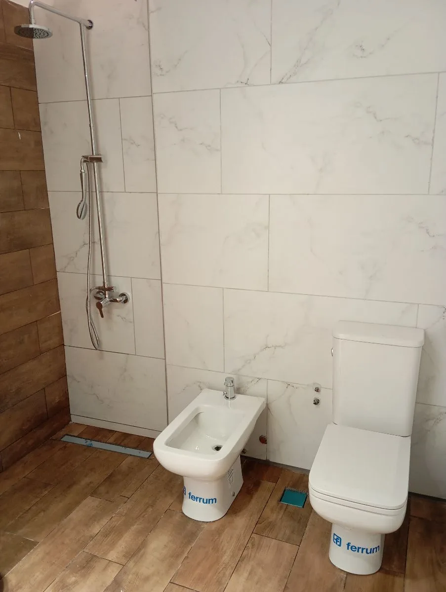 Albañilería plomería pintura instalación de aire acondicionado colocación porcelanato y seramico 6
