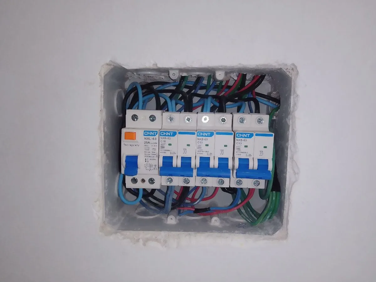 Eben-ezer Servicios Electricos 8